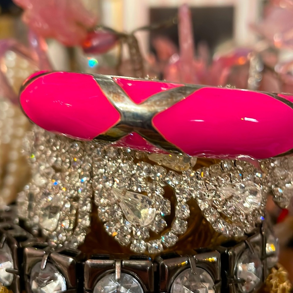 Vintage 80’s neon hot pink enamel clamper bangle bracelet